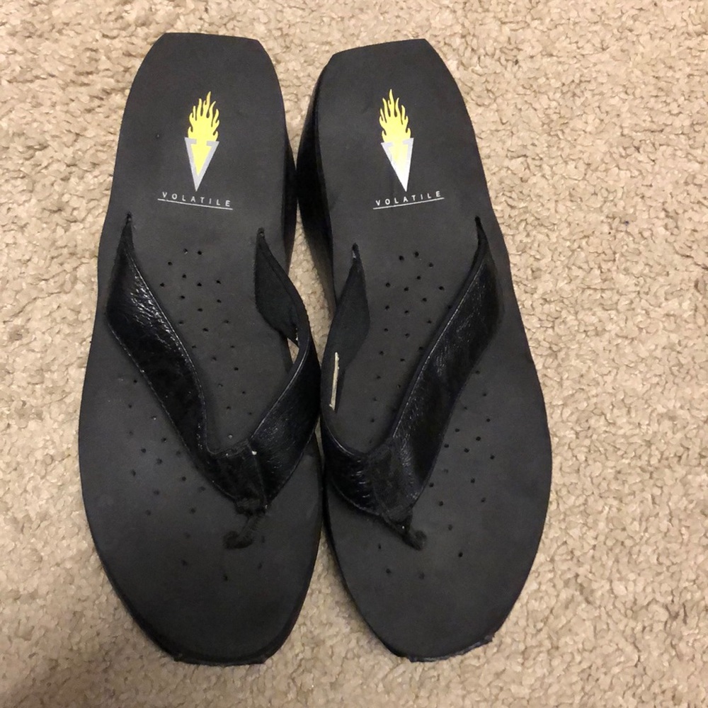 Volatile Flip Flops